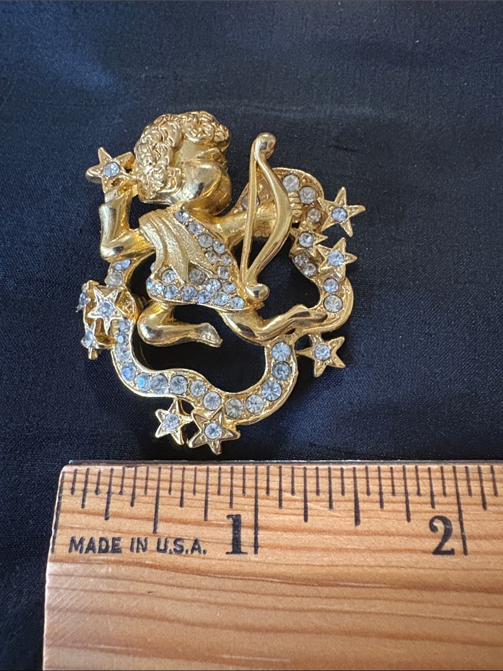 VTG Linda Dano Gold-tone Cherub/Cupid Brooch with Clear Rhinestones - Picture 5 of 7